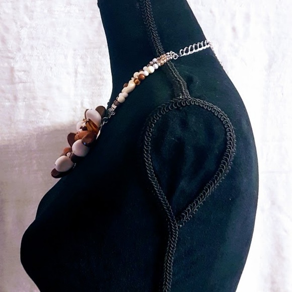 #J5 Brown & White Flower Bead Designed Necklace - Picture 6 of 7